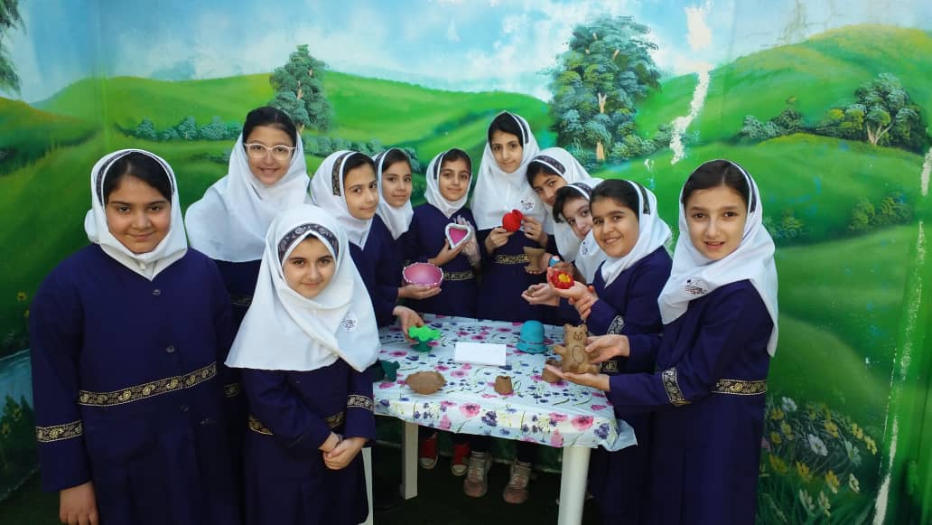 روزهای پایانی سال تحصیلی با سفالگری هنرمندان چهارم «الف»